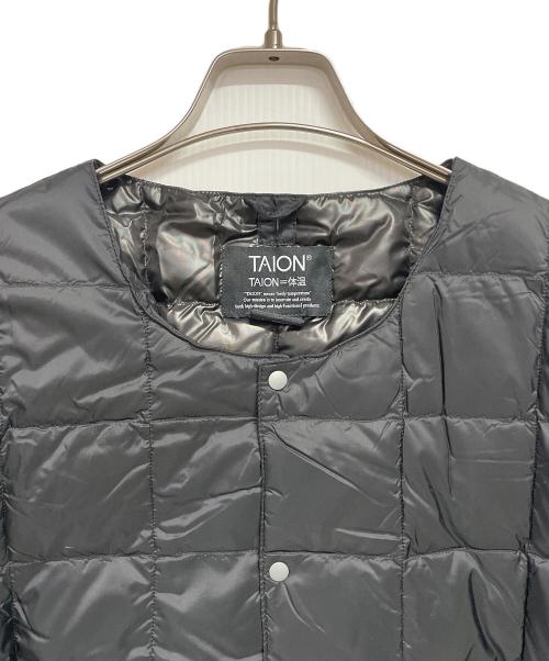TAION（タイオン）TAION (タイオン) ベーシック クルーネックボタン インナーダウンジャケット ブラック サイズ:XL 未使用品の古着・服飾アイテム