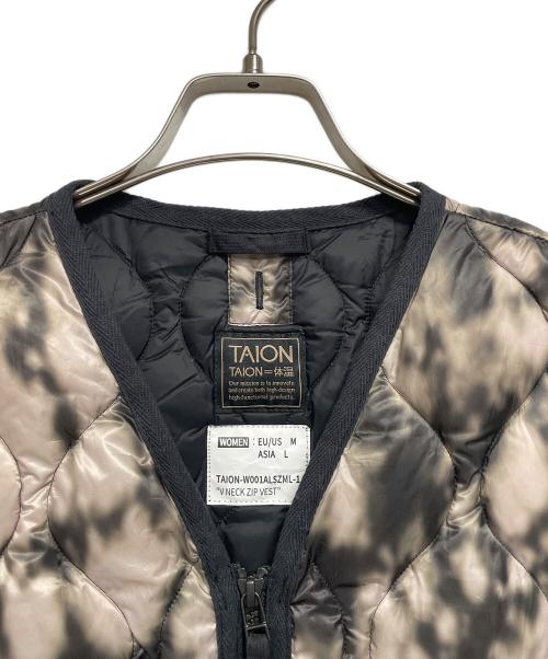 TAION（タイオン）TAION (タイオン) ミリタリー VネックWジップ ダウンベスト-ソフトシェル ベージュ サイズ:L 未使用品の古着・服飾アイテム