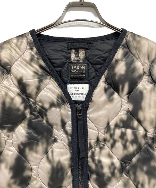 TAION（タイオン）TAION (タイオン) ミリタリー VネックWジップ ダウンジャケット-ソフトシェル ベージュ サイズ:l 未使用品の古着・服飾アイテム