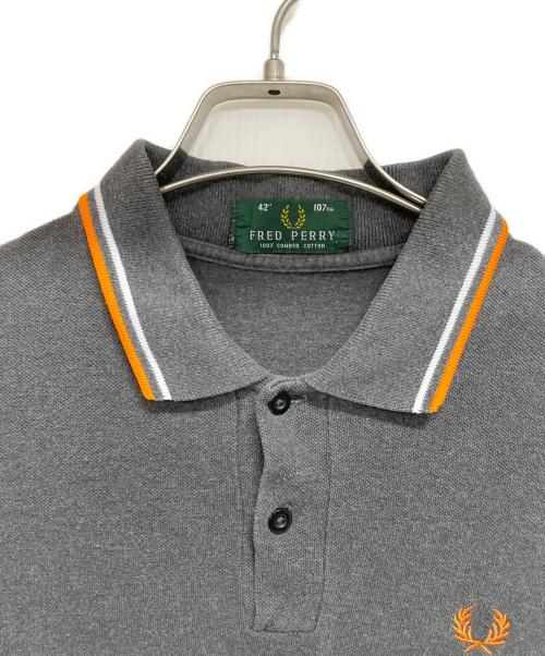 FRED PERRY（フレッドペリー）FRED PERRY (フレッドペリー) ポロシャツ グレー サイズ:SIZE 42の古着・服飾アイテム