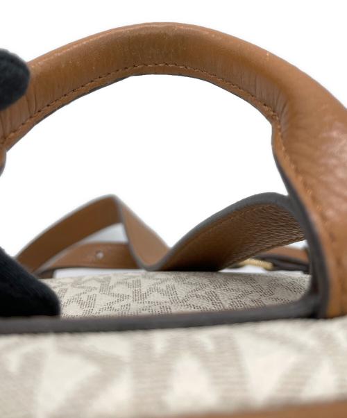 MICHAEL KORS（マイケル・コース）MICHAEL KORS (マイケル・コース) ABBEY BACKPACK／リュック ホワイト×ブラウンの古着・服飾アイテム