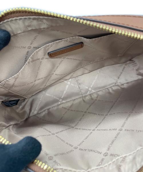 MICHAEL KORS（マイケル・コース）MICHAEL KORS (マイケル・コース) シグネチャー ショルダーバッグ/35F8GTTC3B ホワイト×ブラウンの古着・服飾アイテム