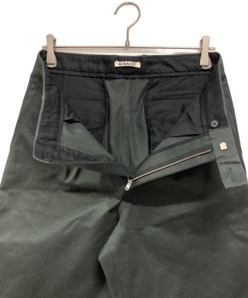 AURALEE（オーラリー）AURALEE (オーラリー) EXCLUSIVE WASHED FINX CHINO PANTS グリーン サイズ:4の古着・服飾アイテム