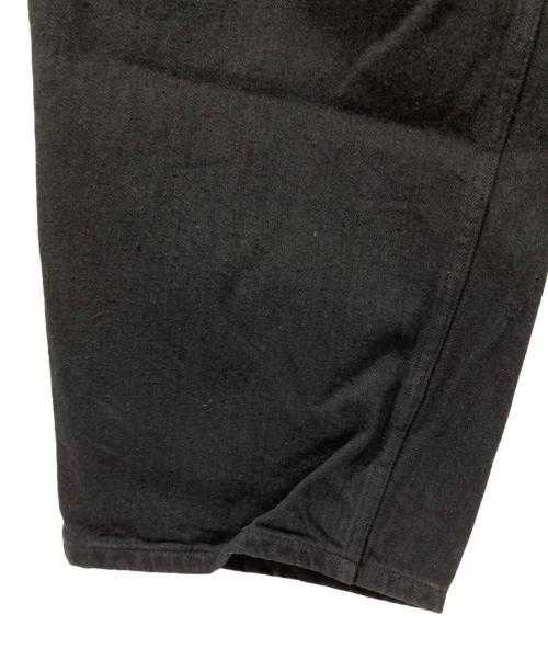 COMOLI（コモリ）COMOLI (コモリ) ベルテッドブラックジーンズ ブラック サイズ:2の古着・服飾アイテム