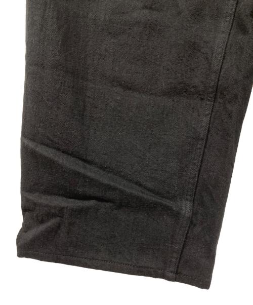 COMOLI（コモリ）COMOLI (コモリ) ベルテッドブラックジーンズ ブラック サイズ:1の古着・服飾アイテム