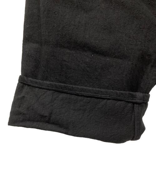 COMOLI（コモリ）COMOLI (コモリ) ベルテッドブラックジーンズ ブラック サイズ:1の古着・服飾アイテム
