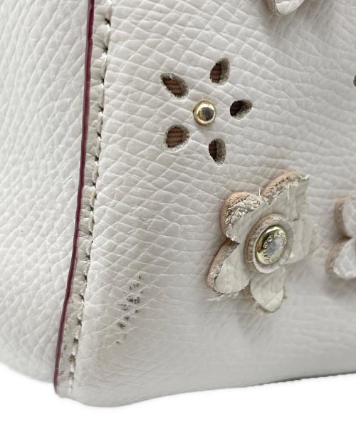 COACH（コーチ）COACH (コーチ) Flower Applique Small Margo Carryall ホワイトの古着・服飾アイテム