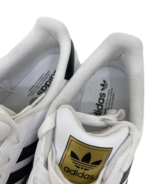 adidas（アディダス）adidas (アディダス) ローカットスニーカー ホワイト サイズ:27.5の古着・服飾アイテム