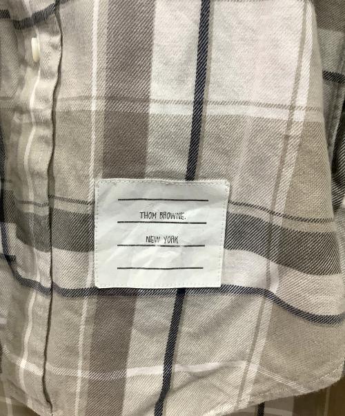 Thom Browne（トムブラウン）Thom Browne (トムブラウン) 長袖シャツ ホワイト×グレーの古着・服飾アイテム