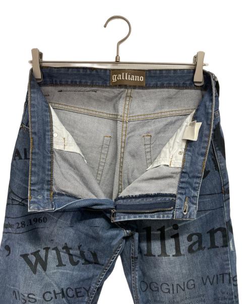 GALLIANO（ガリアーノ）GALLIANO (ガリアーノ) プリントデニムパンツ インディゴ サイズ:83.5cm(W33)の古着・服飾アイテム