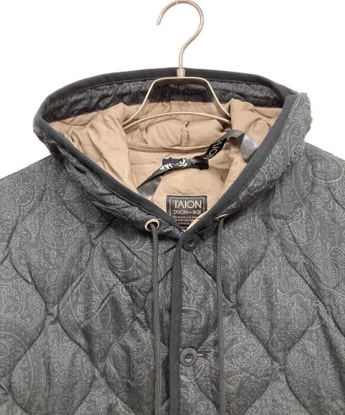 TAION（タイオン）TAION (タイオン) ミリタリー フード ダウンコート　ペイズリー ブラック サイズ:M 未使用品の古着・服飾アイテム