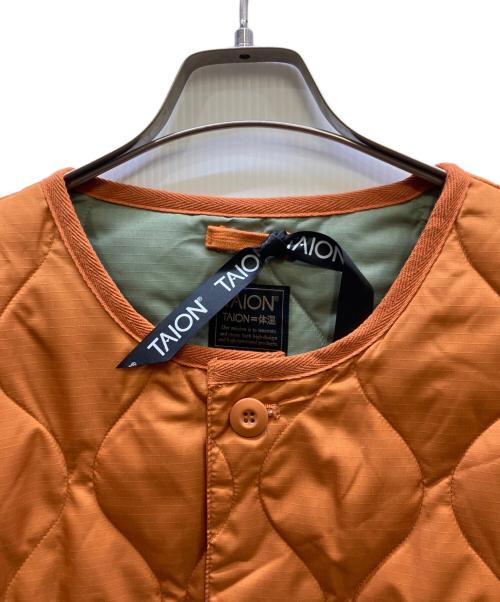 TAION（タイオン）TAION (タイオン) ミリタリー オーバーダウンカーディガン オレンジ サイズ:L 未使用品の古着・服飾アイテム
