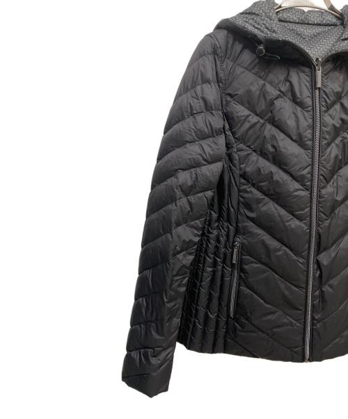MICHAEL KORS（マイケルコース）MICHAEL KORS (マイケルコース) リバーシブル ダウンジャケット（Reversible Printed Nylon Packable Puffer Jacket） ブラック サイズ:XSの古着・服飾アイテム