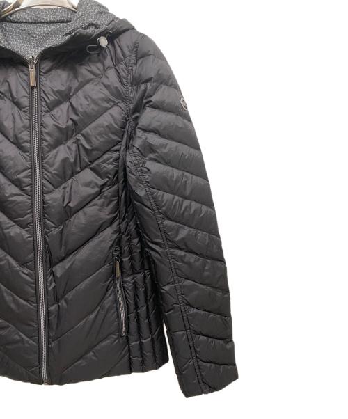 MICHAEL KORS（マイケルコース）MICHAEL KORS (マイケルコース) リバーシブル ダウンジャケット（Reversible Printed Nylon Packable Puffer Jacket） ブラック サイズ:XSの古着・服飾アイテム