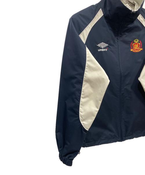 9090（9090）9090 (9090) UMBRO (アンブロ) エンブレムナイロンジャケット ネイビー サイズ:Lの古着・服飾アイテム