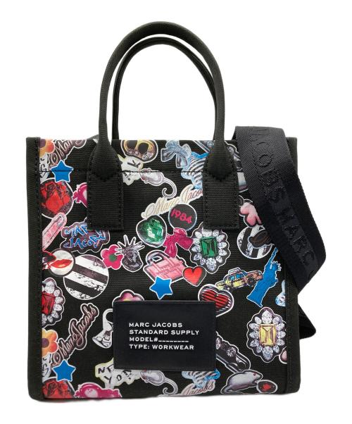 MARC JACOBS（マークジェイコブス）MARC JACOBS (マークジェイコブス) Medium Sticker Print Canvas Standard Supply Toteの古着・服飾アイテム
