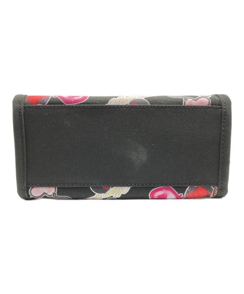 MARC JACOBS（マークジェイコブス）MARC JACOBS (マークジェイコブス) Medium Sticker Print Canvas Standard Supply Toteの古着・服飾アイテム