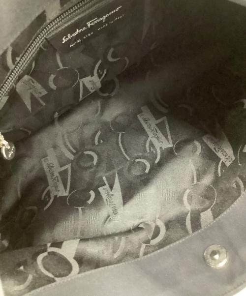 Salvatore Ferragamo（サルヴァトーレ フェラガモ）Salvatore Ferragamo (サルヴァトーレ フェラガモ) ワンショルダーバッグ ブラックの古着・服飾アイテム