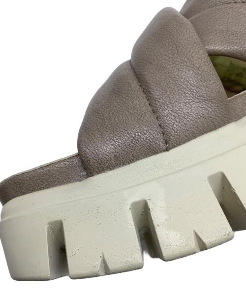 bussola（ブソラ）bussola (ブソラ) クロスベルト パデットサンダル ベージュ サイズ:38の古着・服飾アイテム