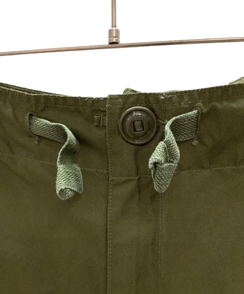 -（-）- (-) カナダ軍カーゴパンツ オリーブ サイズ:2 SHORT MEDIUMの古着・服飾アイテム