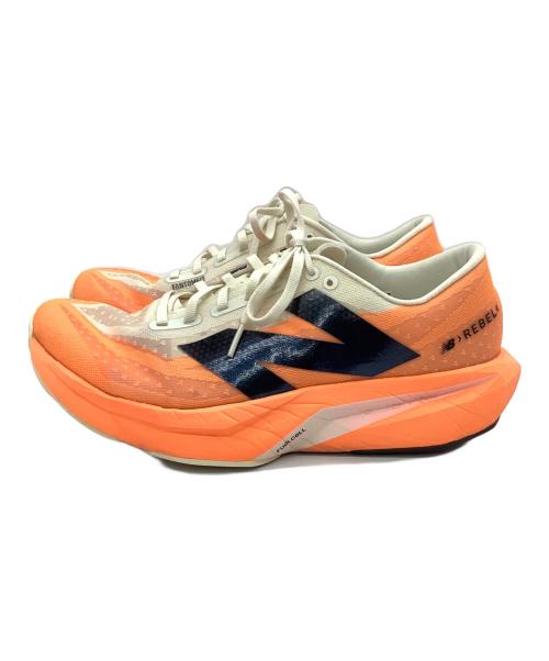 NEW BALANCE（ニューバランス）NEW BALANCE (ニューバランス) FuelCell Rebel v4 ランニングシューズ オレンジ×ホワイト サイズ:27.5cmの古着・服飾アイテム