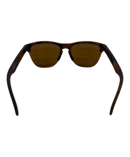 OAKLEY（オークリー）OAKLEY (オークリー) FROGSKINS LITE Matte サングラス ブラウン サイズ:63-10の古着・服飾アイテム