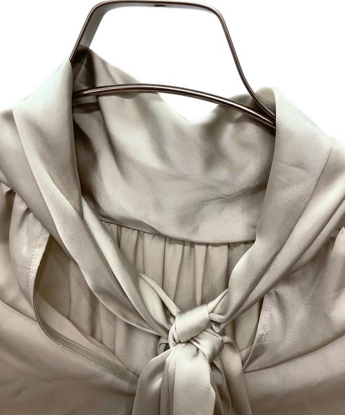 Whim Gazette（ウィムガゼット）Whim Gazette (ウィムガゼット) 長袖ブラウス　サテンボウタイブラウス ベージュ サイズ:Fの古着・服飾アイテム