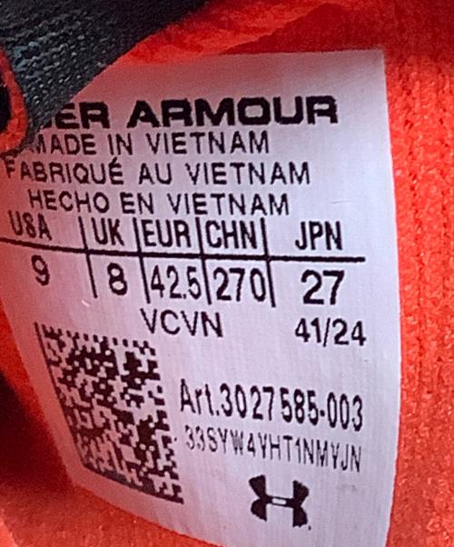 UNDER ARMOUR（アンダーアーマー）UNDER ARMOUR (アンダーアーマー) ランニングシューズ ブラック×オレンジ サイズ:27cmの古着・服飾アイテム