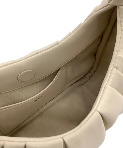 JW PEI（ジェイダブリューペイ）JW PEI (ジェイダブリューペイ) Gabbi ハンドバッグ ベージュの古着・服飾アイテム