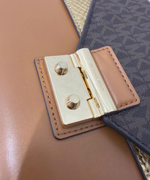 MICHAEL KORS（マイケル・コース）MICHAEL KORS (マイケル・コース) ショルダーバッグ ブラウン×ゴールドの古着・服飾アイテム
