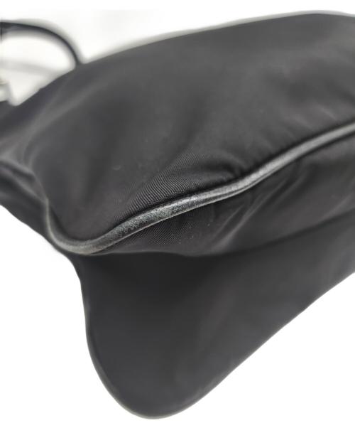PRADA（プラダ）PRADA (プラダ) ナイロンショルダーバッグ ブラックの古着・服飾アイテム