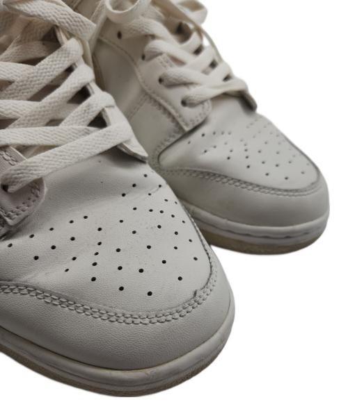 NIKE（ナイキ）NIKE (ナイキ) スニーカー ホワイト×ベージュ サイズ:28.0cmの古着・服飾アイテム