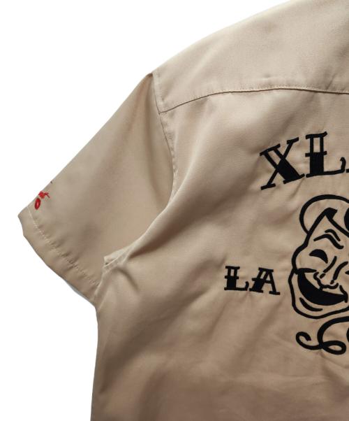 X-LARGE（エクストララージ）X-LARGE (エクストララージ) 半袖シャツ ベージュ×ブラック サイズ:Lの古着・服飾アイテム