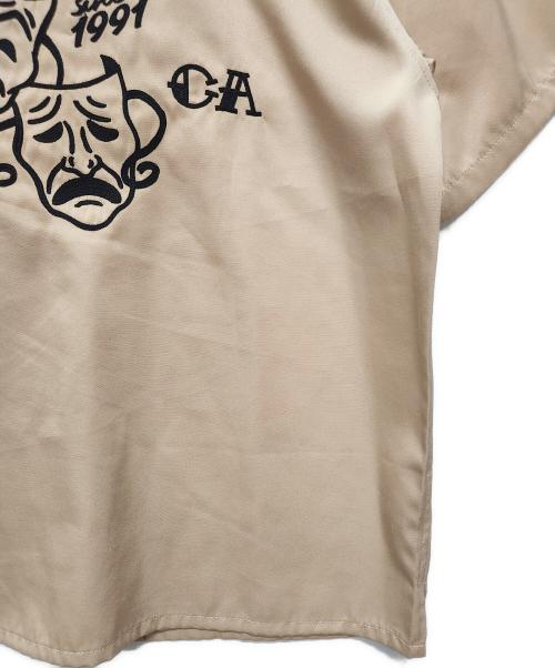 X-LARGE（エクストララージ）X-LARGE (エクストララージ) 半袖シャツ ベージュ×ブラック サイズ:Lの古着・服飾アイテム