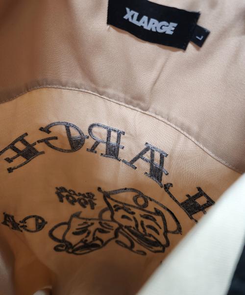 X-LARGE（エクストララージ）X-LARGE (エクストララージ) 半袖シャツ ベージュ×ブラック サイズ:Lの古着・服飾アイテム