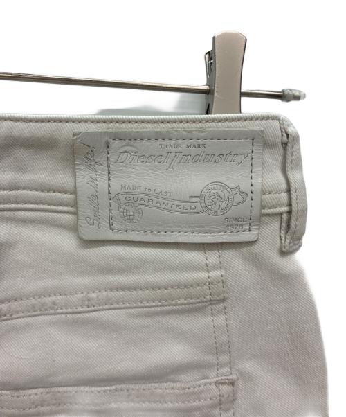 DIESEL（ディーゼル）DIESEL (ディーゼル) REEN-PATCH ダメージ加工ジーンズ ホワイト サイズ:W24 L30の古着・服飾アイテム