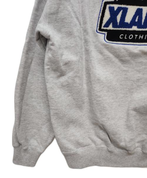 X-LARGE（エクストララージ）X-LARGE (エクストララージ) クルーネックスウェット ライトグレー サイズ:Mの古着・服飾アイテム