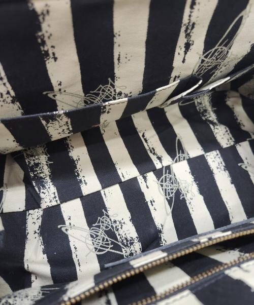 Vivienne Westwood（ヴィヴィアンウエストウッド）Vivienne Westwood (ヴィヴィアンウエストウッド) ハンドバッグ ブラックの古着・服飾アイテム