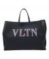 VALENTINO（ヴァレンティノ）の古着「VLTNトートバッグ」｜ブラック