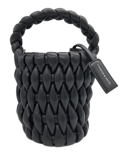 CHARLES & KEITH（チャールズアンドキース）CHARLES & KEITH (チャールズアンドキース) ビア パッドテクスチャーバケツバッグ  ブラックの古着・服飾アイテム