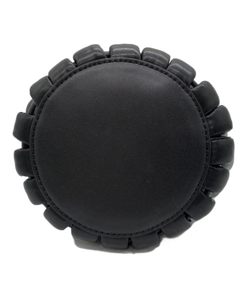 CHARLES & KEITH（チャールズアンドキース）CHARLES & KEITH (チャールズアンドキース) ビア パッドテクスチャーバケツバッグ  ブラックの古着・服飾アイテム