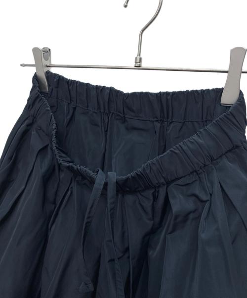 URBAN RESEARCH（アーバンリサーチ）URBAN RESEARCH (アーバンリサーチ) メモリータフタボリュームスカート ネイビー サイズ:SIZE 38の古着・服飾アイテム