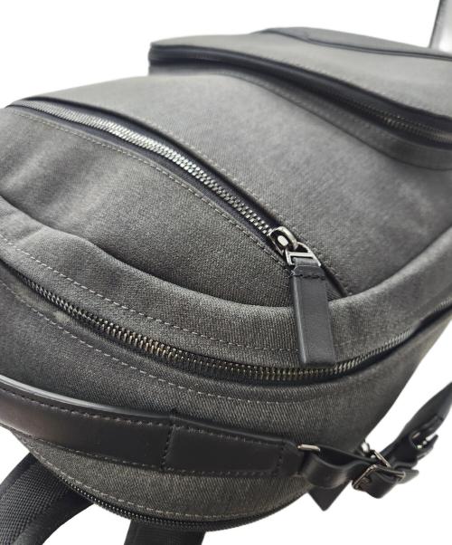 TUMI（トゥミ）TUMI (トゥミ) ハリソン ウォレン バックパック グレー×ブラックの古着・服飾アイテム