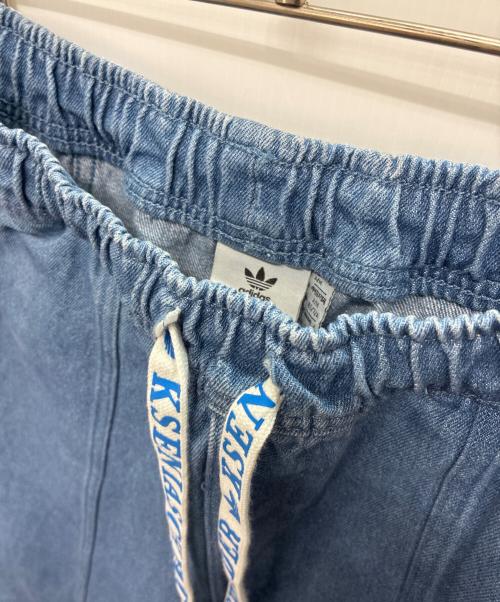 adidas Originals（アディダスオリジナル）adidas originals (アディダスオリジナル) KSENIA SCHNAIDER (クセニア シュナイダー) デニム フレイドジーンズ インディゴ サイズ:SIZE Lの古着・服飾アイテム