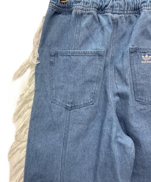 adidas Originals（アディダスオリジナル）adidas originals (アディダスオリジナル) KSENIA SCHNAIDER (クセニア シュナイダー) デニム フレイドジーンズ インディゴ サイズ:SIZE Lの古着・服飾アイテム