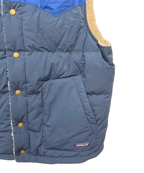 Patagonia（パタゴニア）Patagonia (パタゴニア) リバーシブル ビビー ダウンベスト ブルー×ベージュ サイズ:不明の古着・服飾アイテム