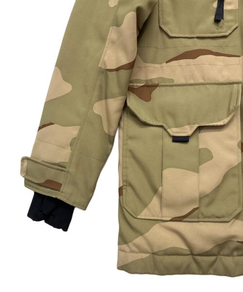 LACOSTE（ラコステ）LACOSTE (ラコステ) デザートカモ ダウンジャケット ベージュ×ブラウン サイズ:Mの古着・服飾アイテム