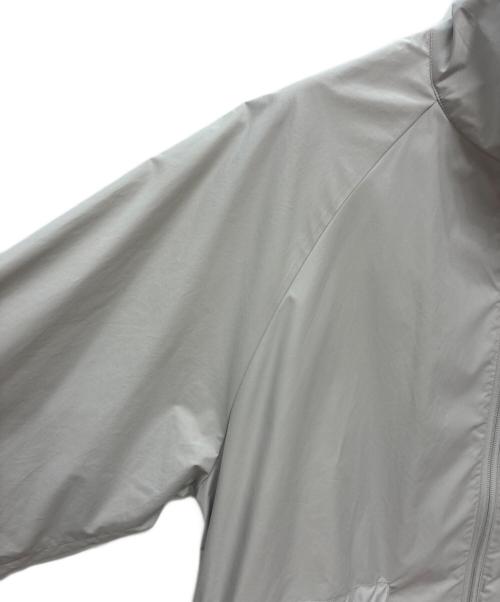 DESCENTE PAUSE（デサントポーズ）DESCENTE PAUSE (デサントポーズ) STAND COLLAR ZIP UP BLOUSON ライトグレー サイズ:Oの古着・服飾アイテム