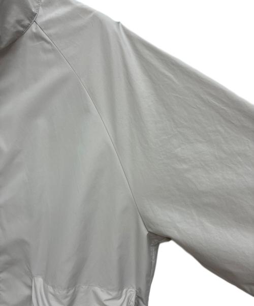 DESCENTE PAUSE（デサントポーズ）DESCENTE PAUSE (デサントポーズ) STAND COLLAR ZIP UP BLOUSON ライトグレー サイズ:Oの古着・服飾アイテム