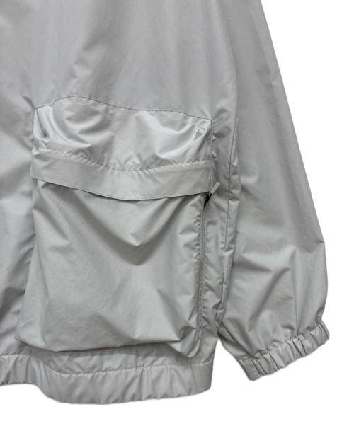 DESCENTE PAUSE（デサントポーズ）DESCENTE PAUSE (デサントポーズ) STAND COLLAR ZIP UP BLOUSON ライトグレー サイズ:Oの古着・服飾アイテム